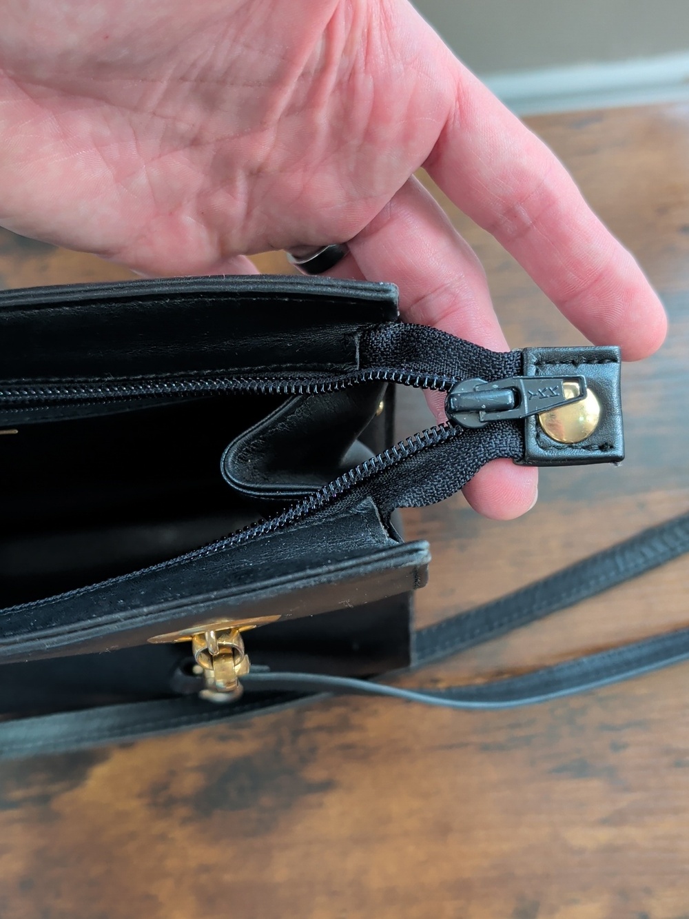 Alfa Italy Leather Hand Bag - Picture 6 of 15